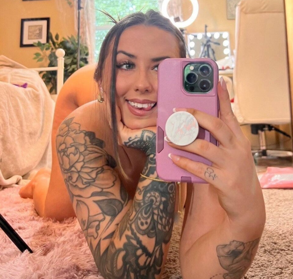 AVA 🌸 profile image