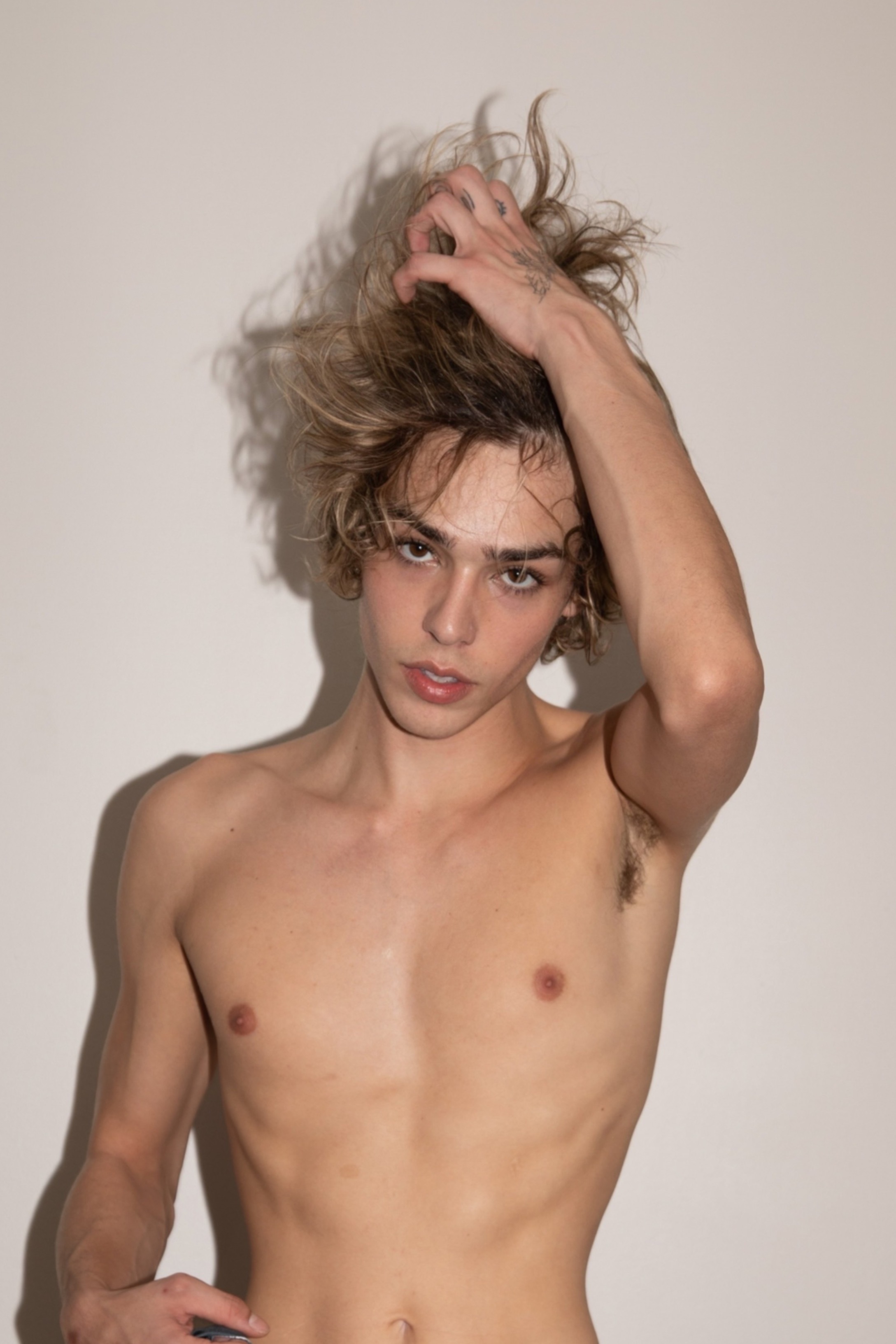 JOHNNY profile image