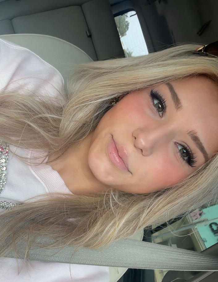 𝒜𝑀𝐵𝐸𝑅 🌺 profile image