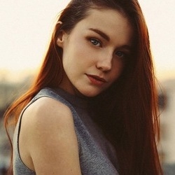 Emily Bloom profile image