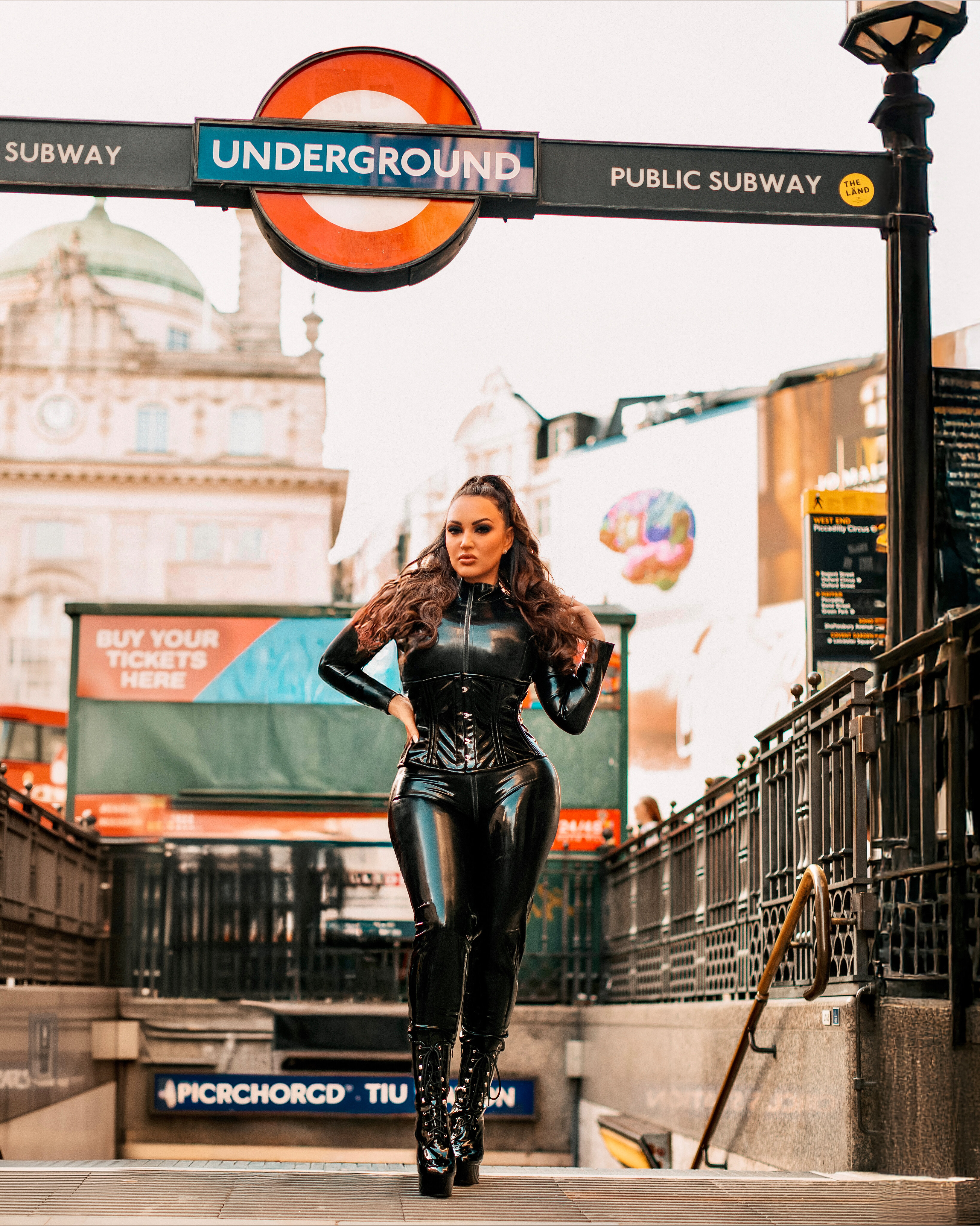 CUSTOM 🎥 QUEEN 👸🏻 LIVE 11pm GMT profile image