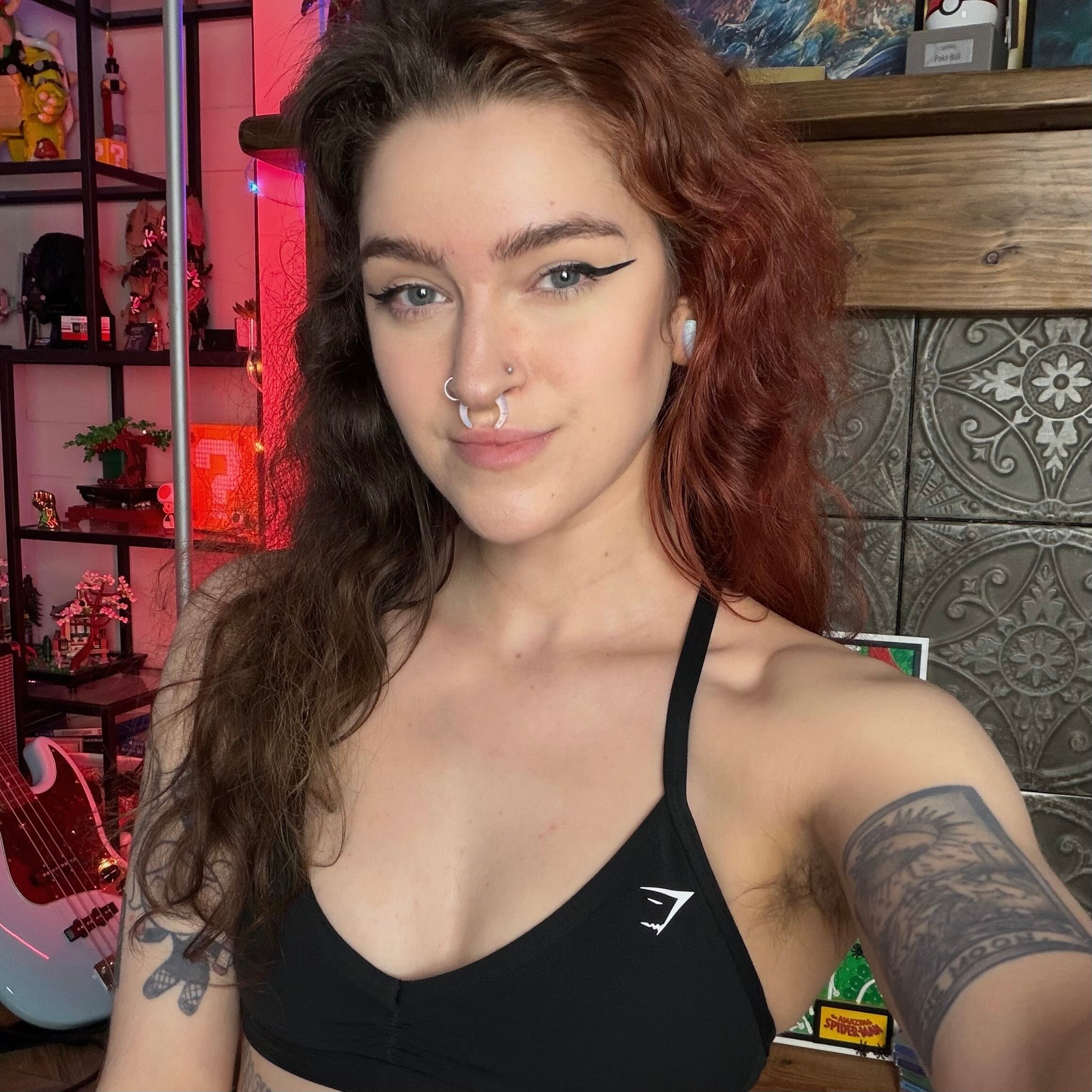 Rae 🌙 hairy nerd profile image