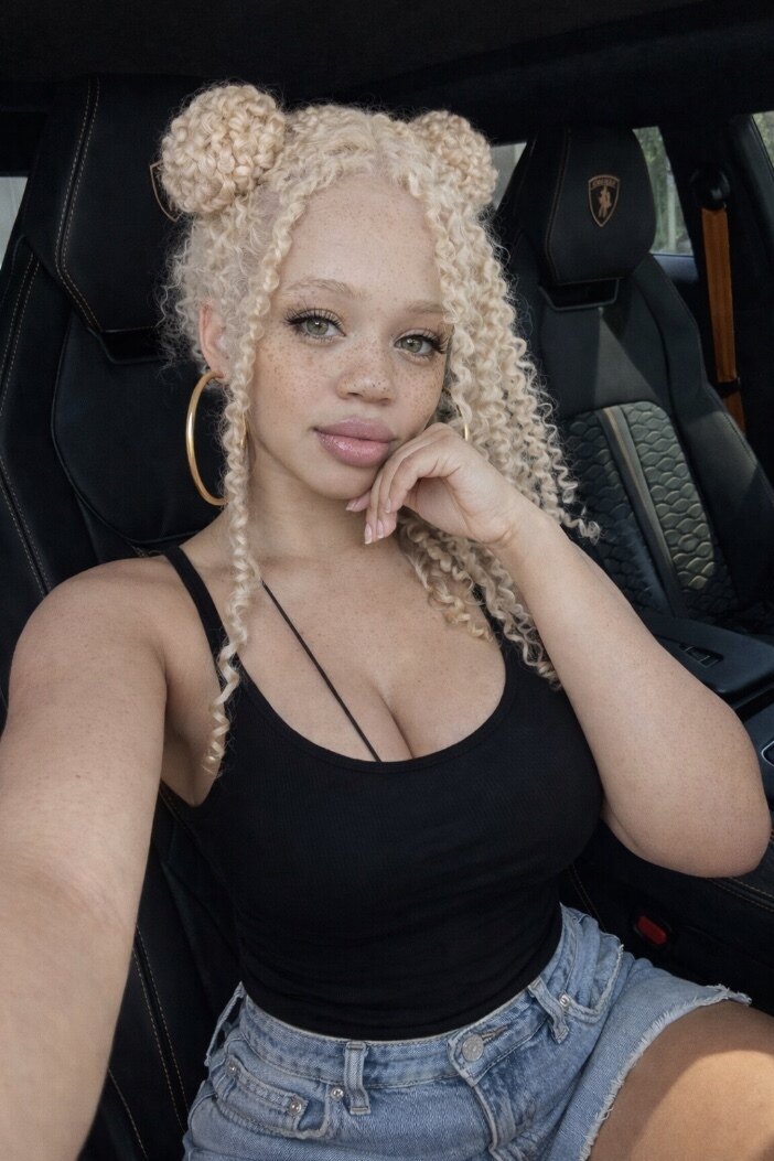 Foreign Renaa profile image