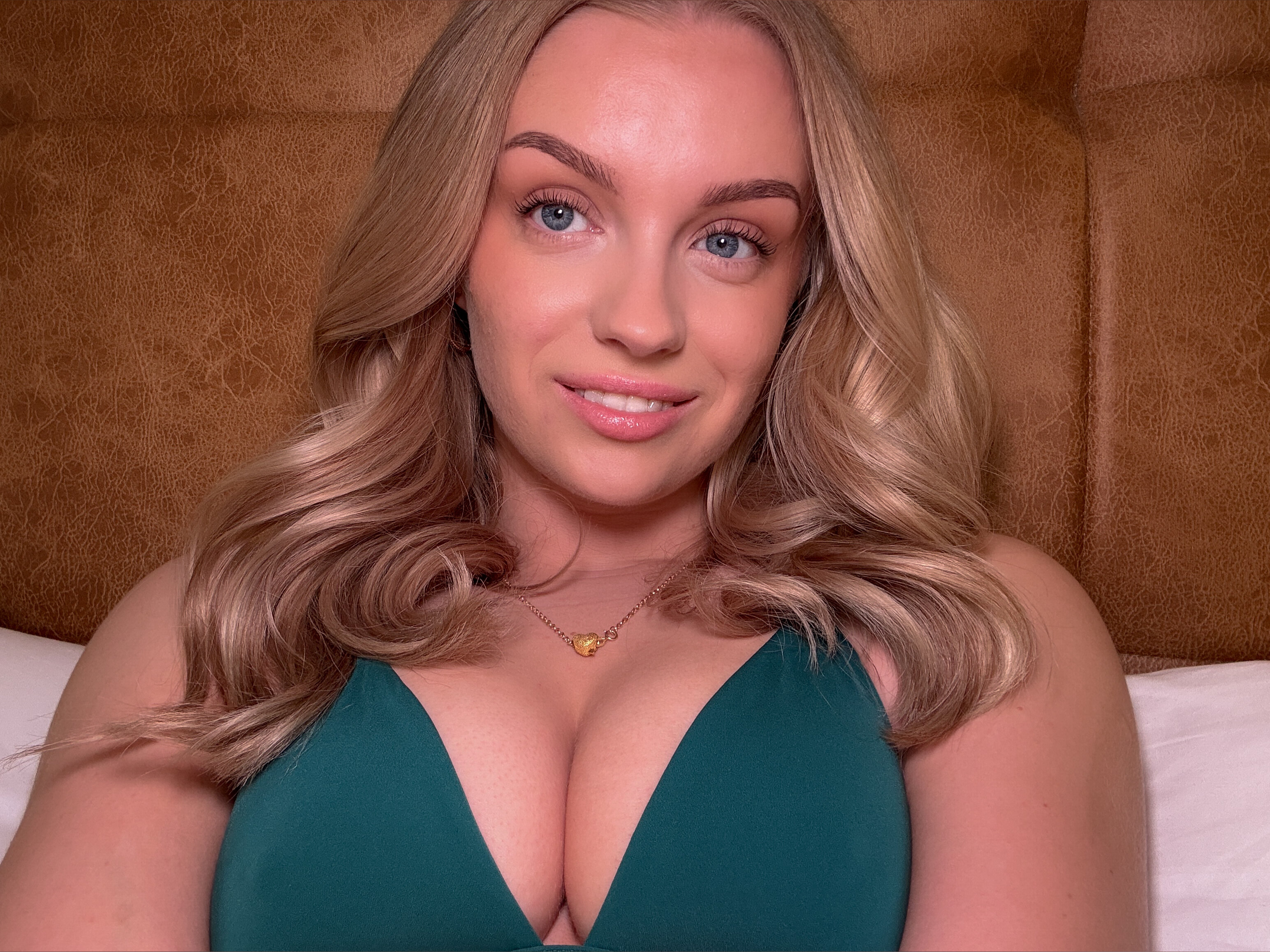 𝗥𝗘𝗕𝗘𝗖𝗖𝗔 - 𝗙𝗥𝗘𝗘 𝗟𝗜𝗩𝗘𝗦𝗛𝗢𝗪𝗦🥵 profile image