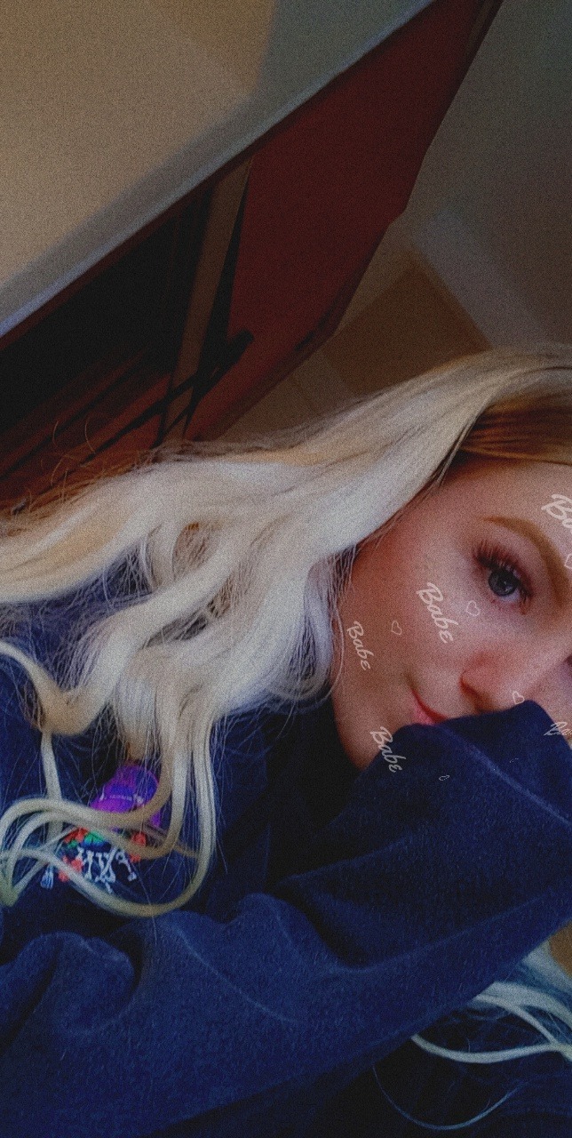 R O S I E ❤ profile image
