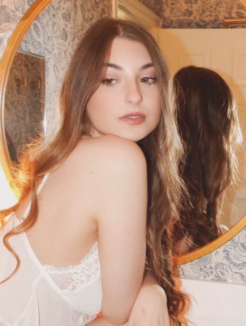 Ella profile image