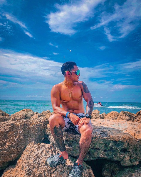 Camilo Holguin cover image