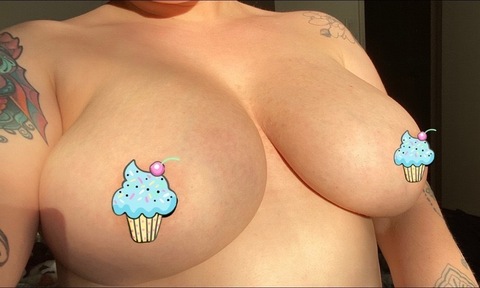 GORILLA GRIP PUSSY 🦍🐱💦 cover image