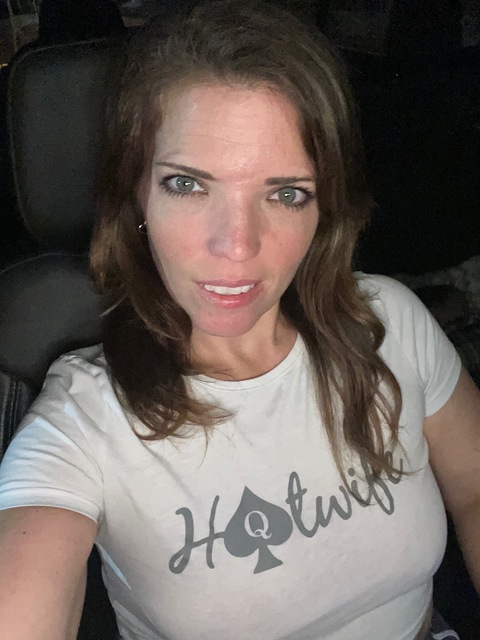 Hotwifekat profile image