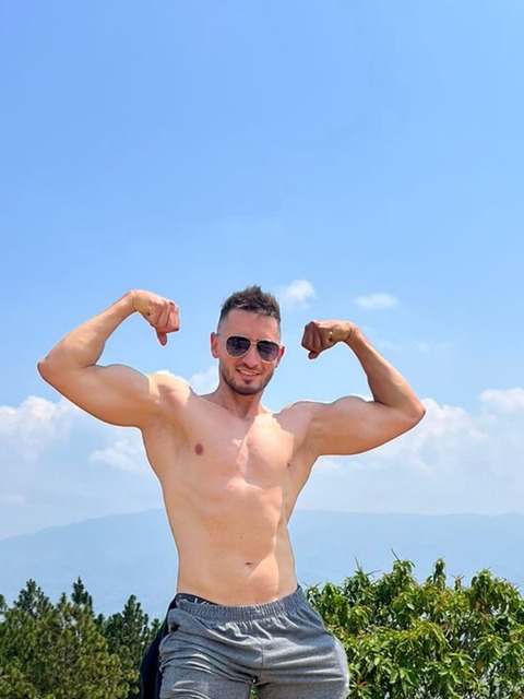 PeterEscobar 🦵🏻🔥🤙🏻💦 cover image