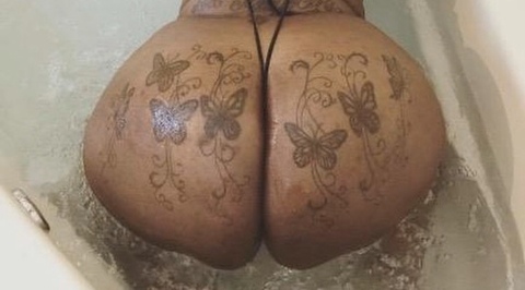 💦BIG ASS/SQUIRT QUEEN💦 cover image