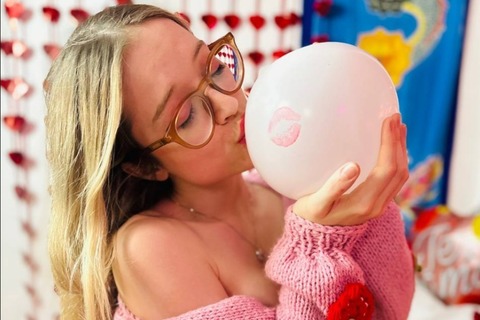 Camilla Rose🌹 cover image