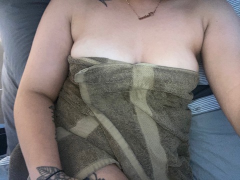 itsyagirlshayyx cover image