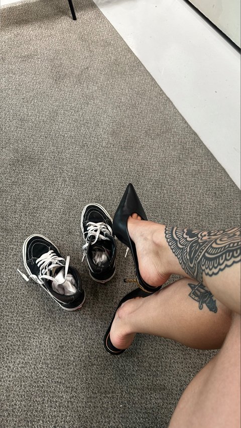 𝐀𝐔𝐑𝐄𝐀 • 𝓯𝓻𝓮𝓮 𝓹𝓪𝓰𝓮 ✨🦶🏻🧎🏻 cover image