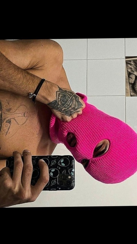 Tú canario favorito 😈 cover image