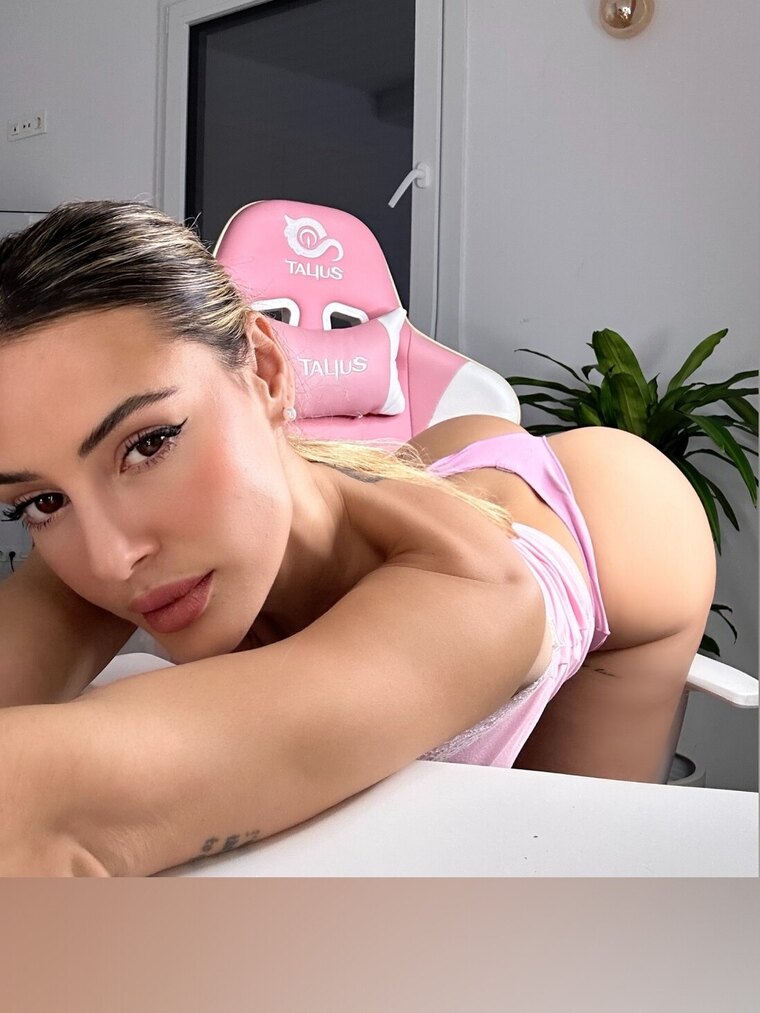 🐰𝙅𝙀𝙉𝙉𝙄 𝙍𝘽 🐰 cover image