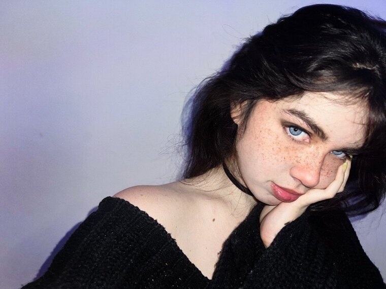 Sara Bustani 🍓 cover image