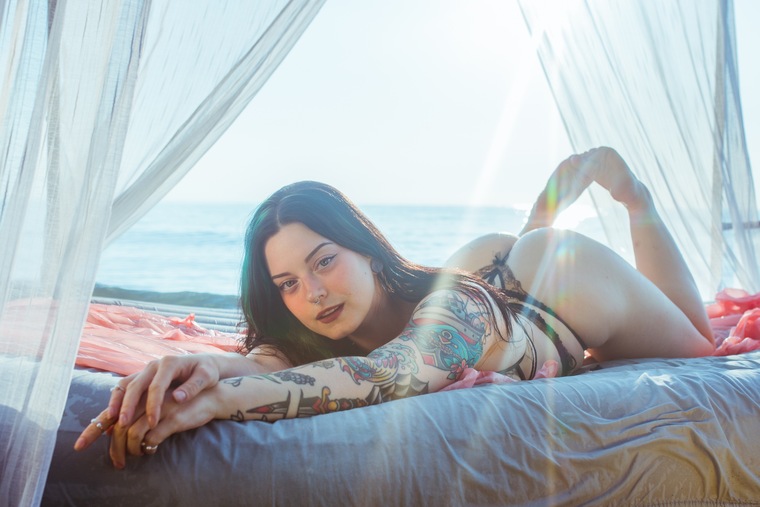 Ceres Sinclair🍑 best ass on the internet cover image
